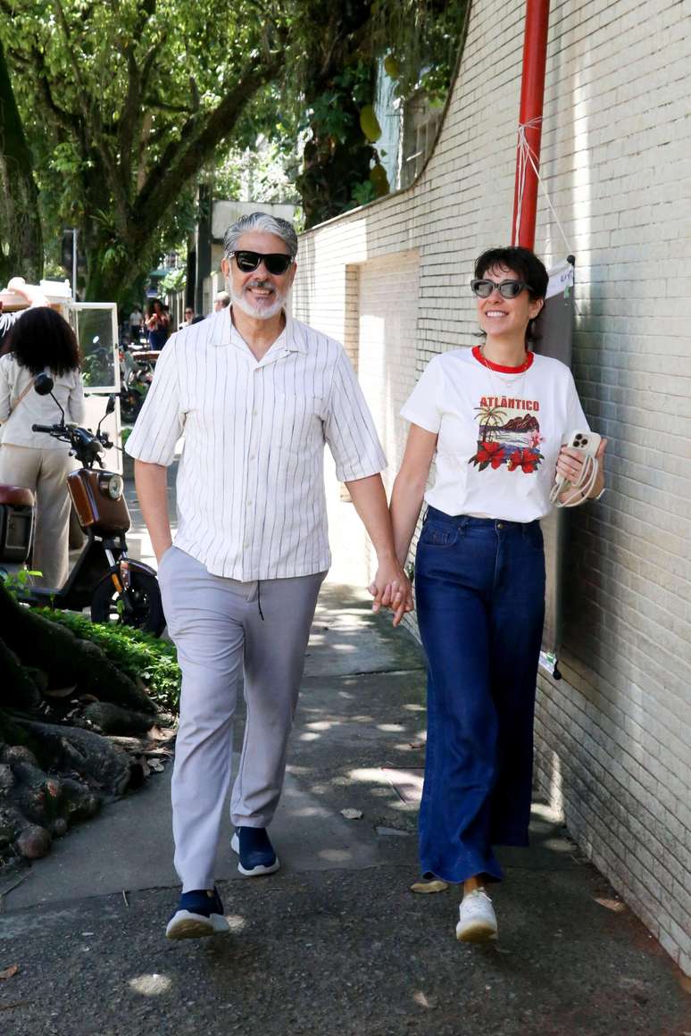 Leandra Leal, Alinne Moraes e mais famosos vão às urnas para votar; veja fotos