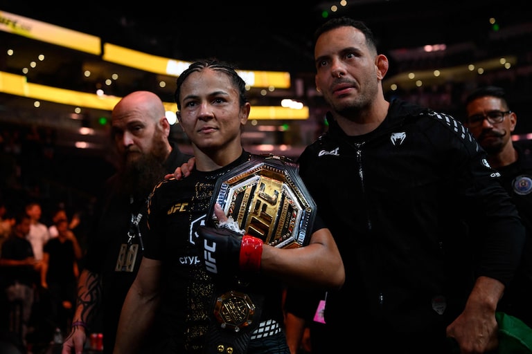 UFC: Natália Silva vence chinesa e conquista cinturão inédito para o Brasil no peso-mosca
