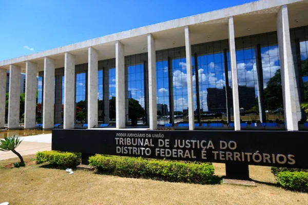DER é condenado indenizar motorista que danificou carro ao passar em buraco