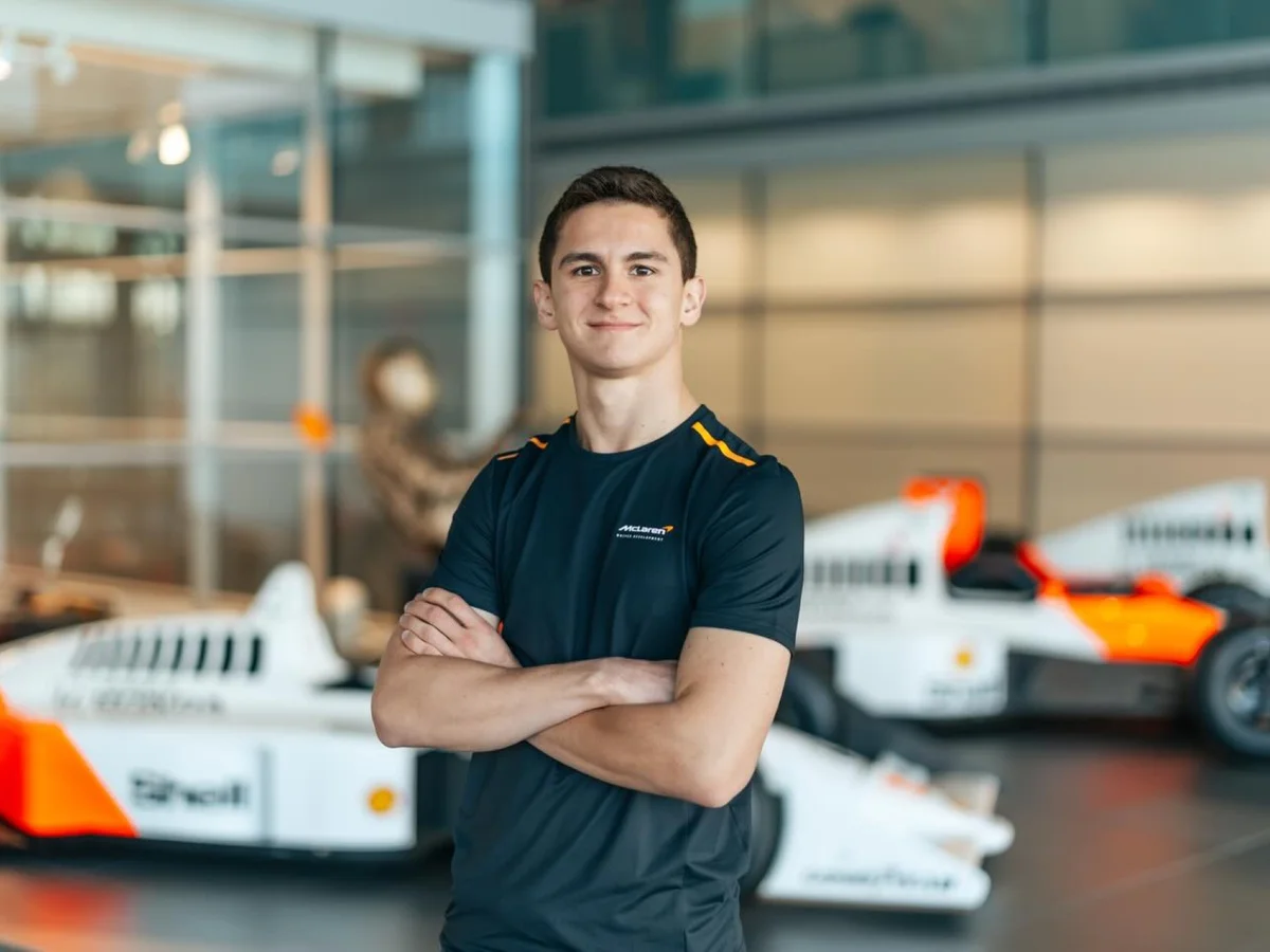 Campeão da F2 em 2025, Leonardo Fornaroli é anunciado pela McLaren no WEC