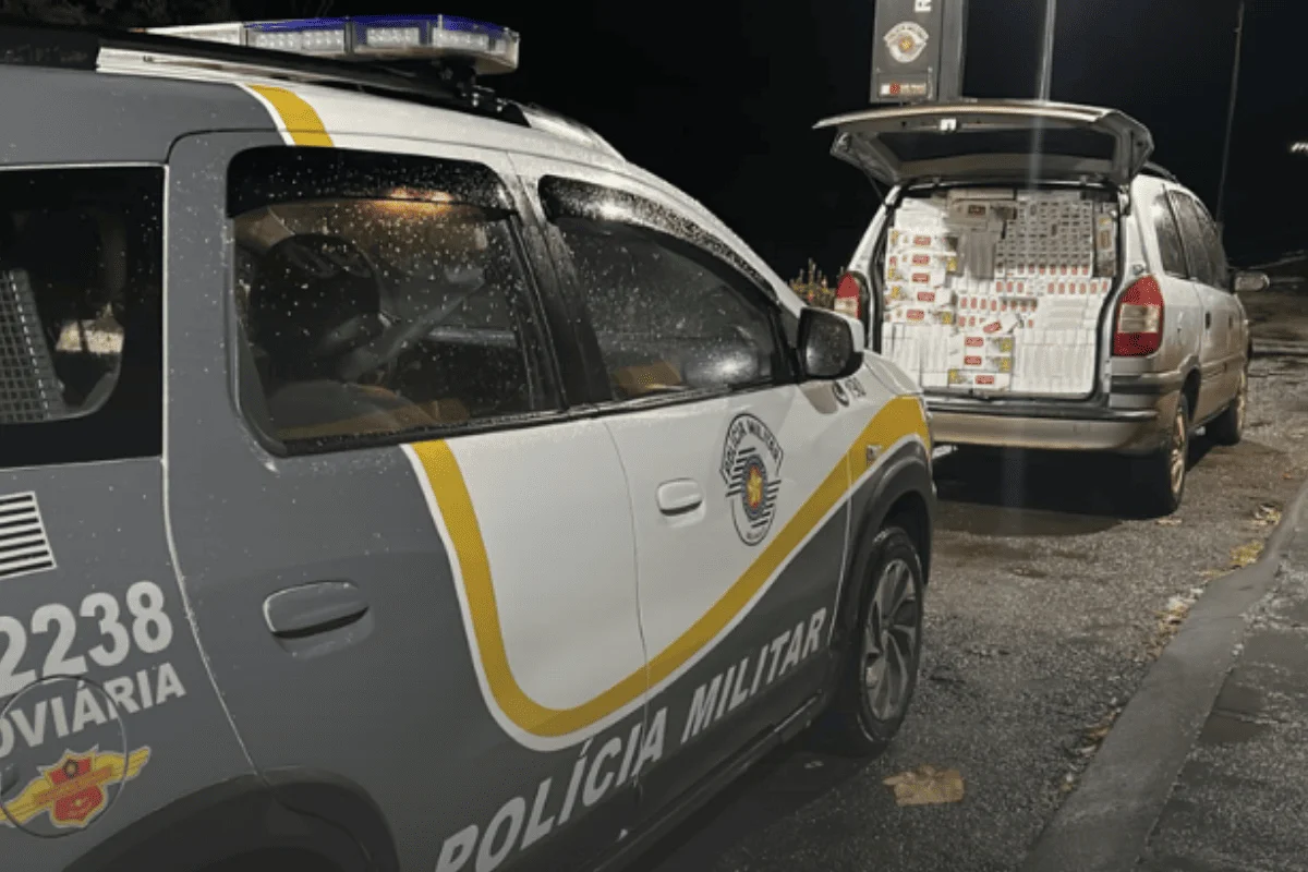 Polícia Militar Rodoviária prende dois homens e 40 mil maços de cigarro contrabandeado.