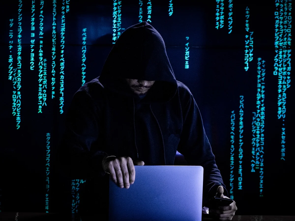 Sites em vários países são retirados do ar após falha descoberta por IA