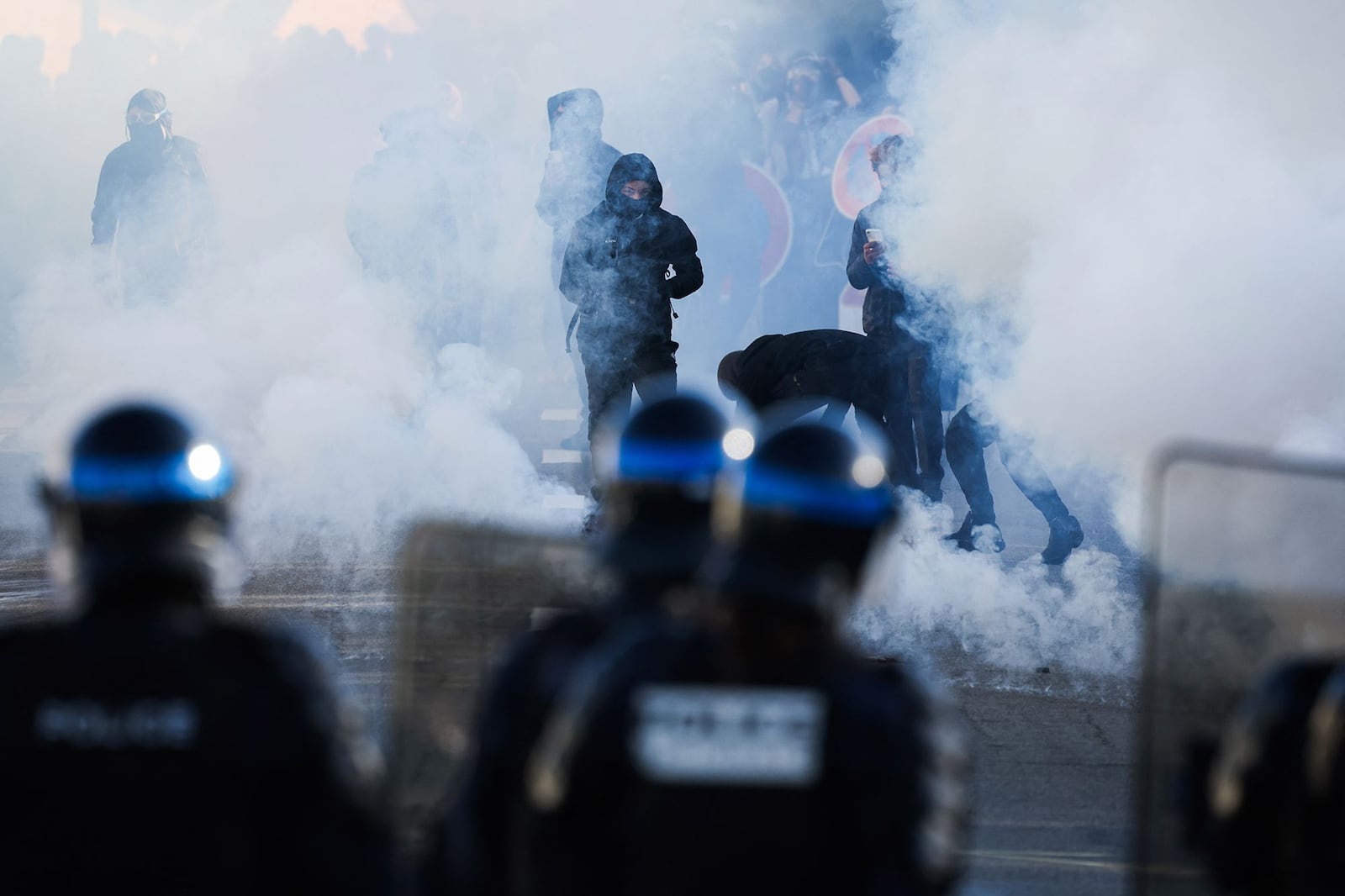 Protestos contam com confrontos violentos entre manifestantes e a polícia Fred Tanneau/AFP/Getty Images via CNN Newsource
