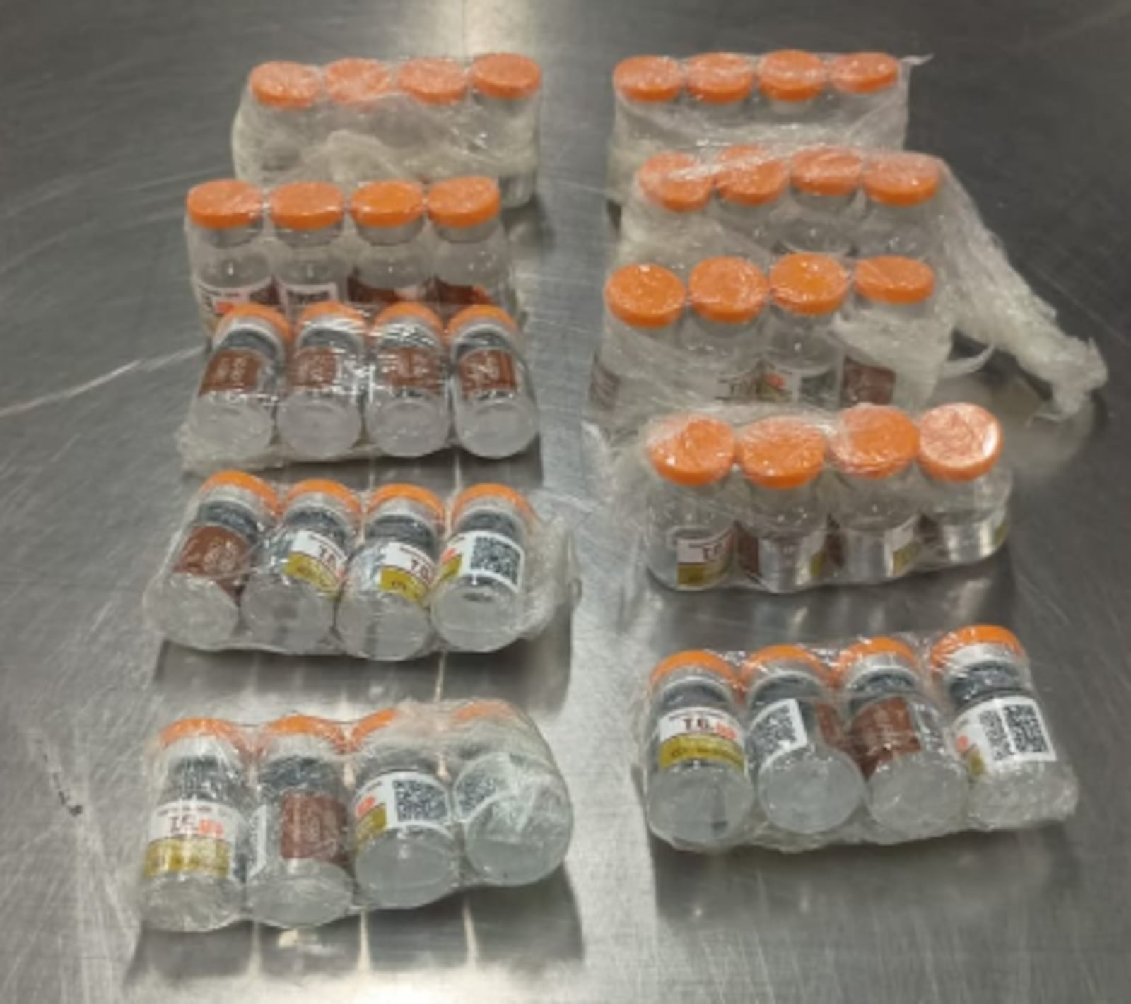Agentes da Deain encontraram medicamentos na bagagem despachada da passageira Reprodução/Polícia Federal